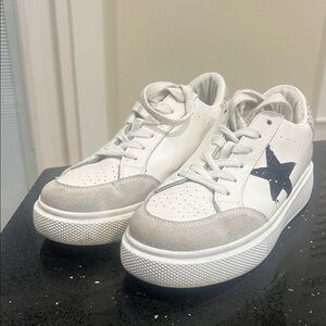 Vintage Havana White and Gray Star Sneakers